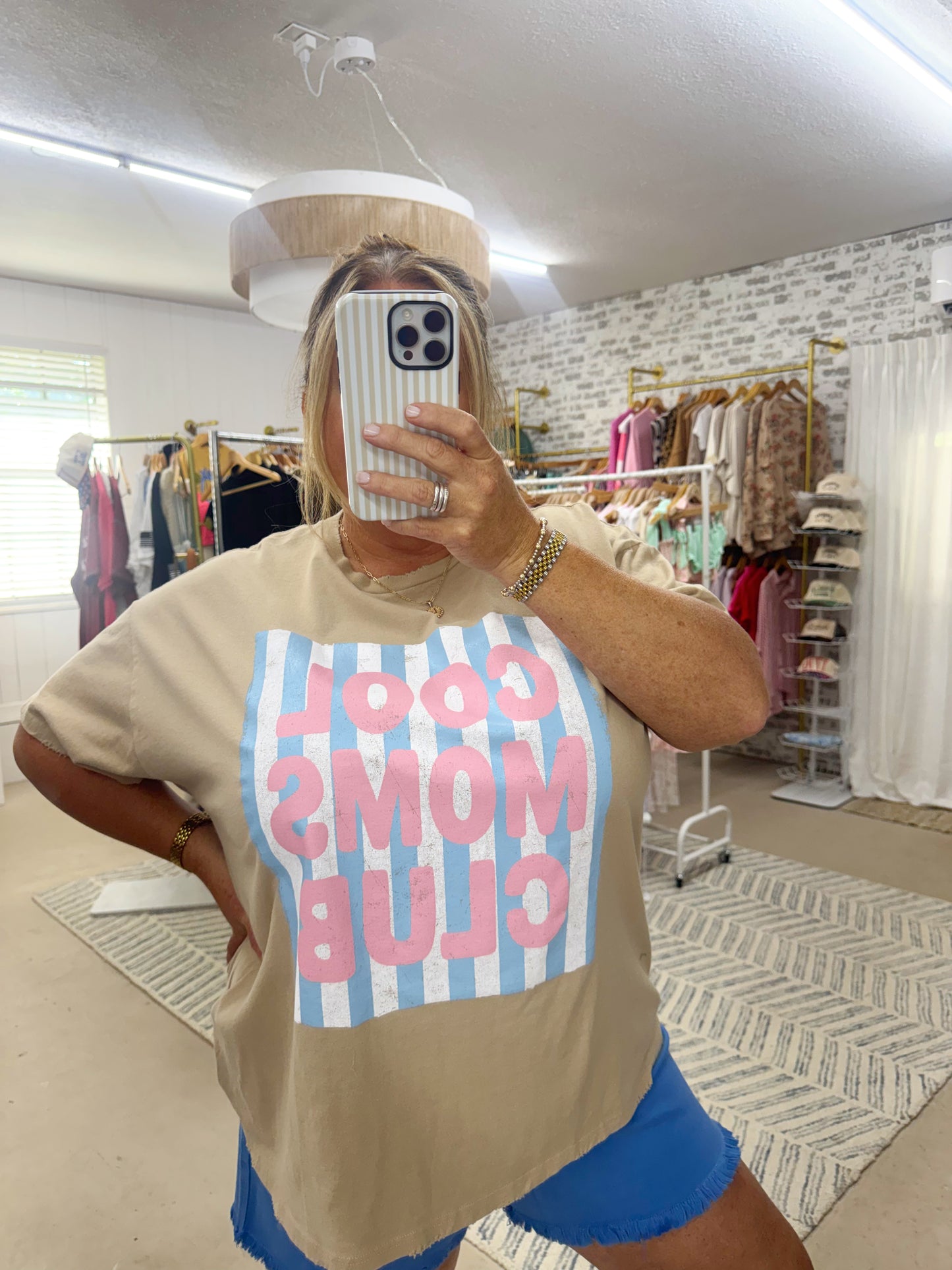 Cool Moms Club | Graphic Tee