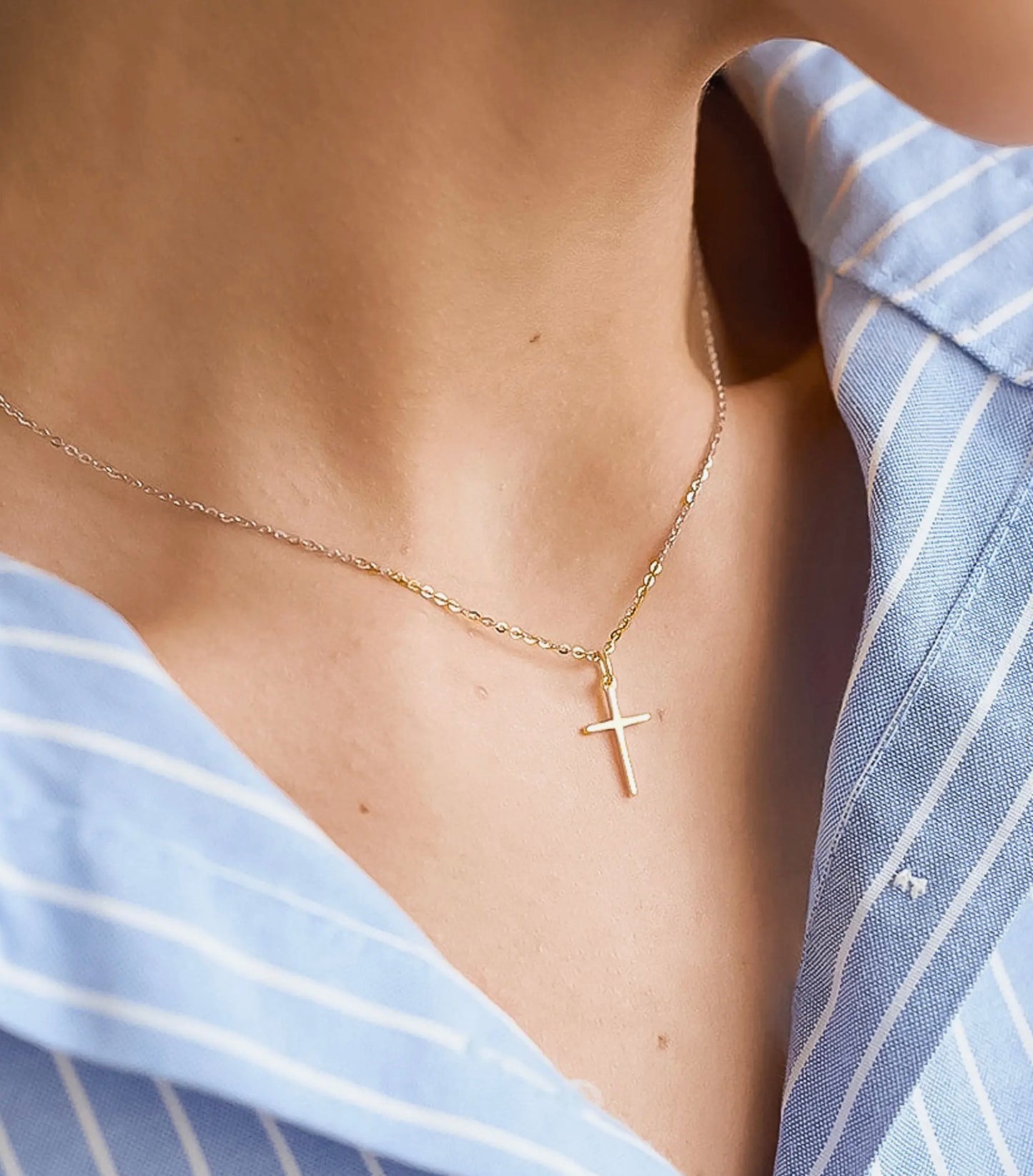 The Dainty Cross Necklace | Gold