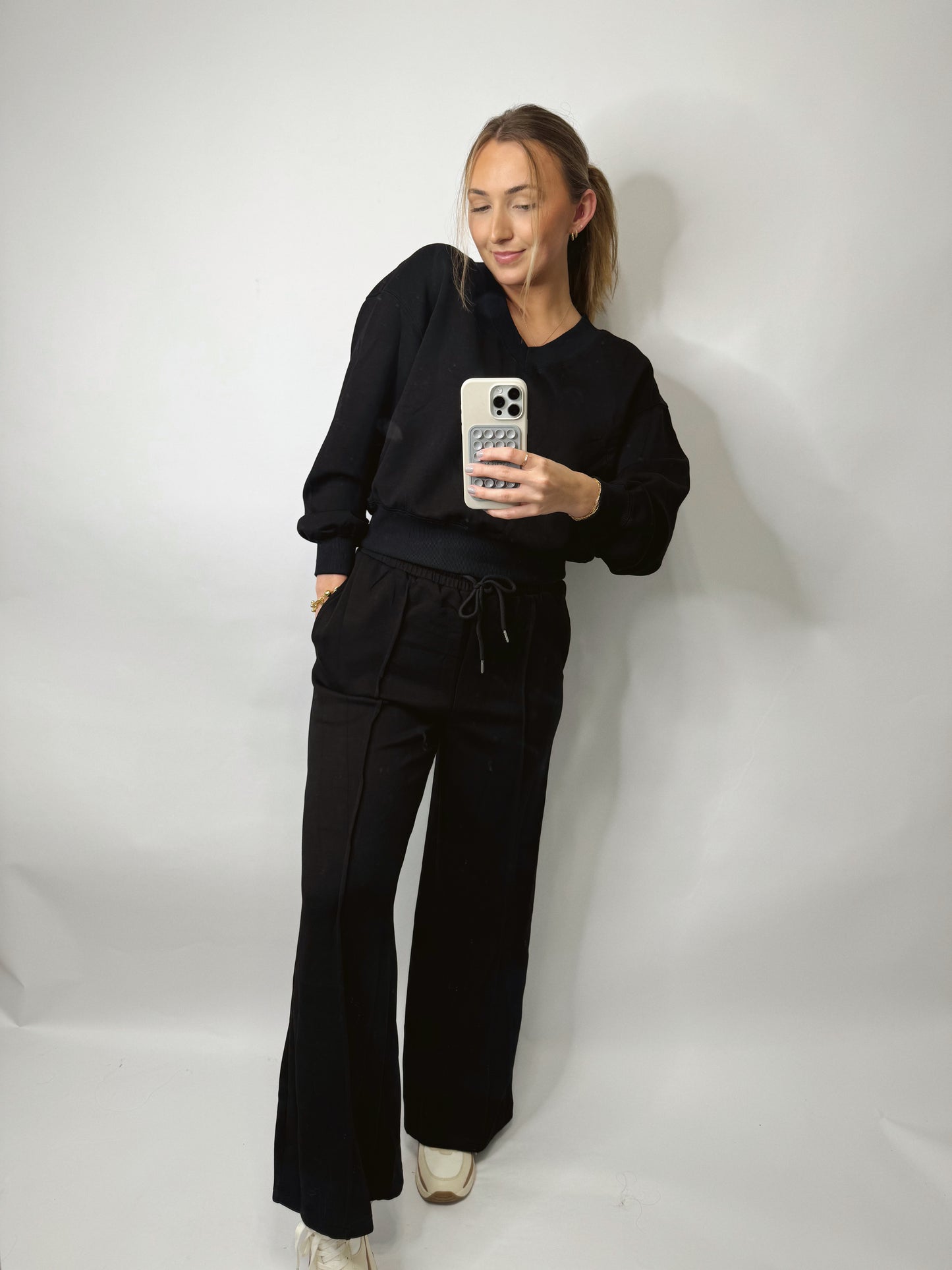 The Olivia | Black Sweatshirt