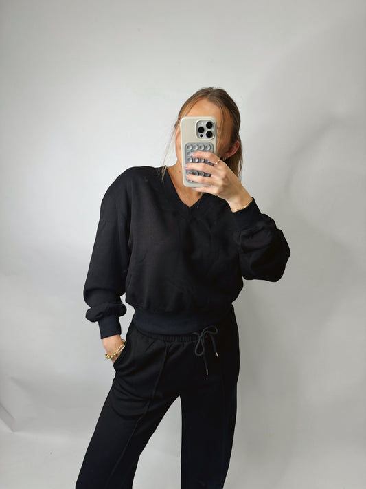 The Olivia | Black Sweatshirt