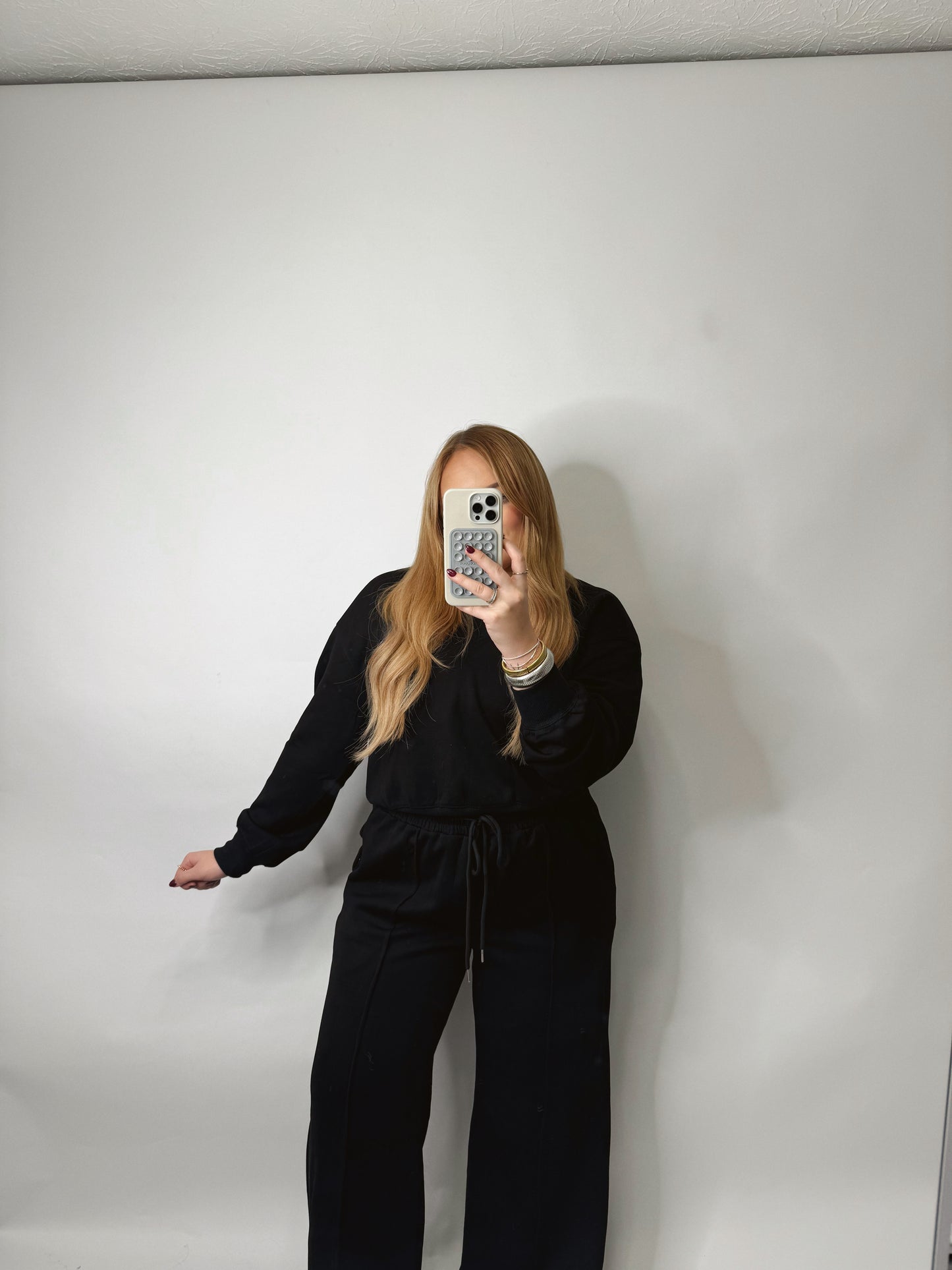 The Olivia | Black Sweatshirt