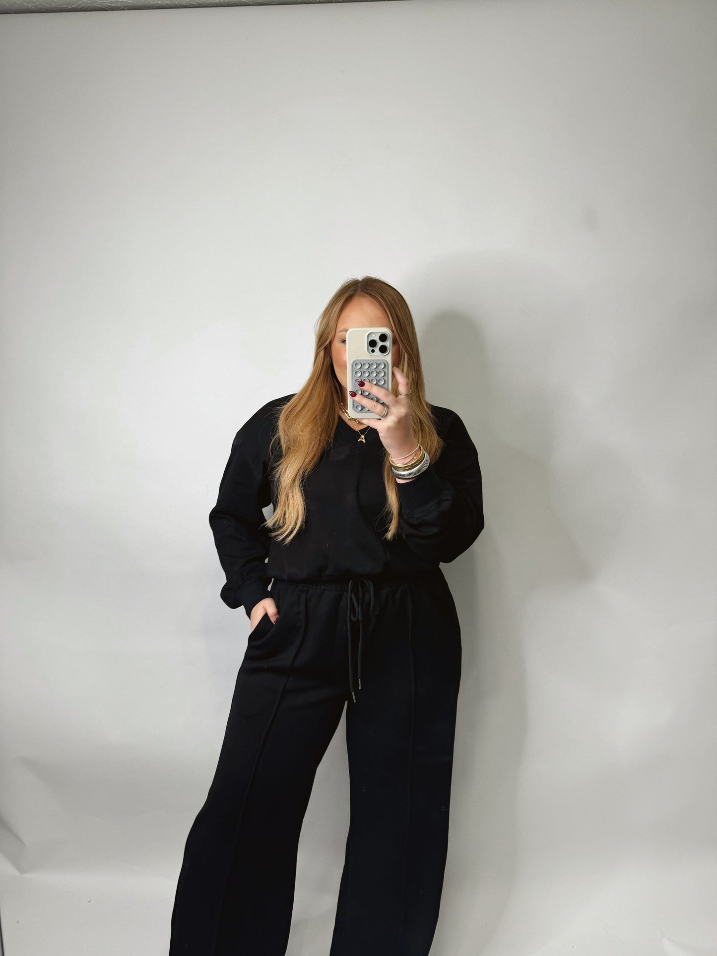 The Olivia | Black Sweatshirt
