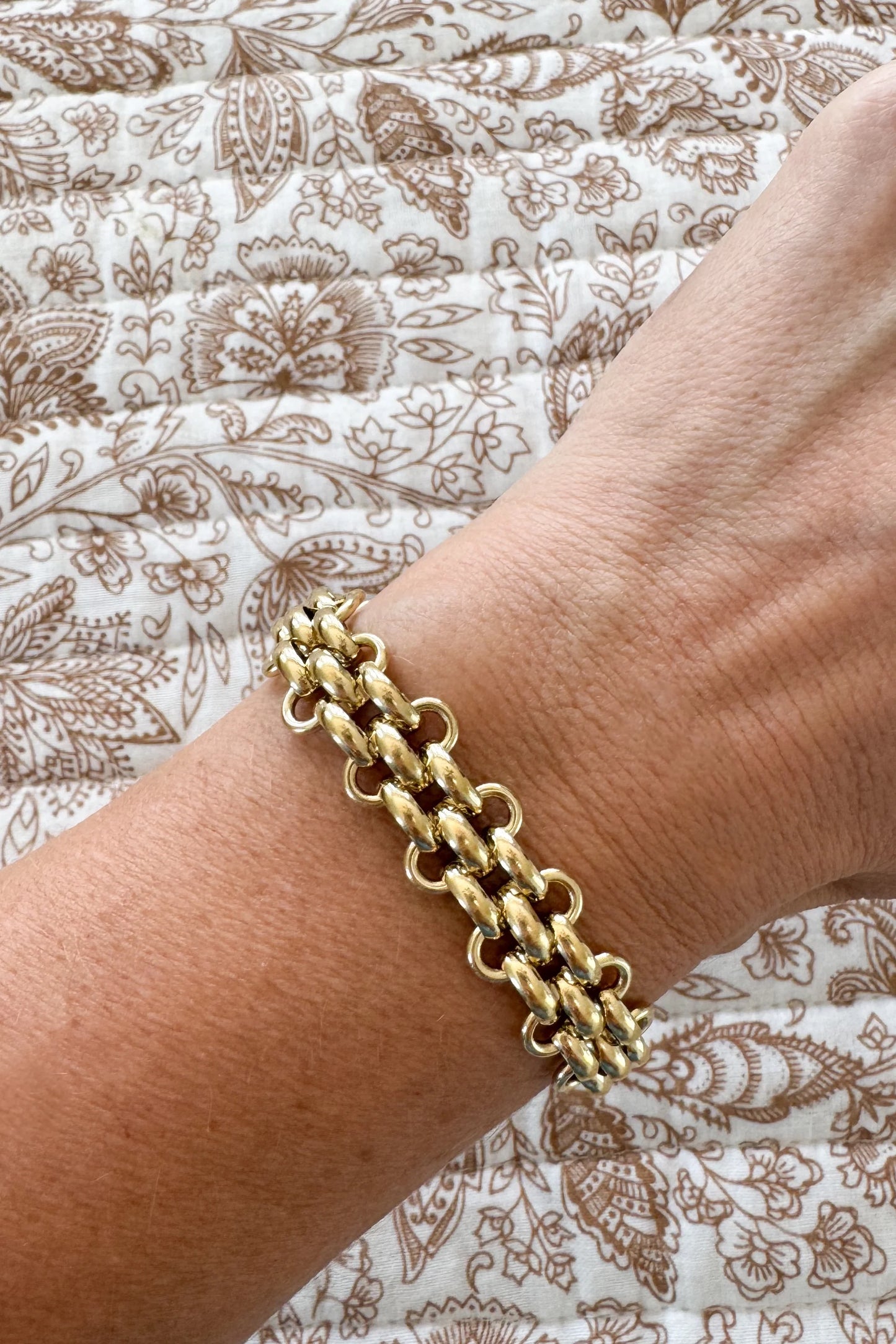 Charming Chain Gold Bracelet